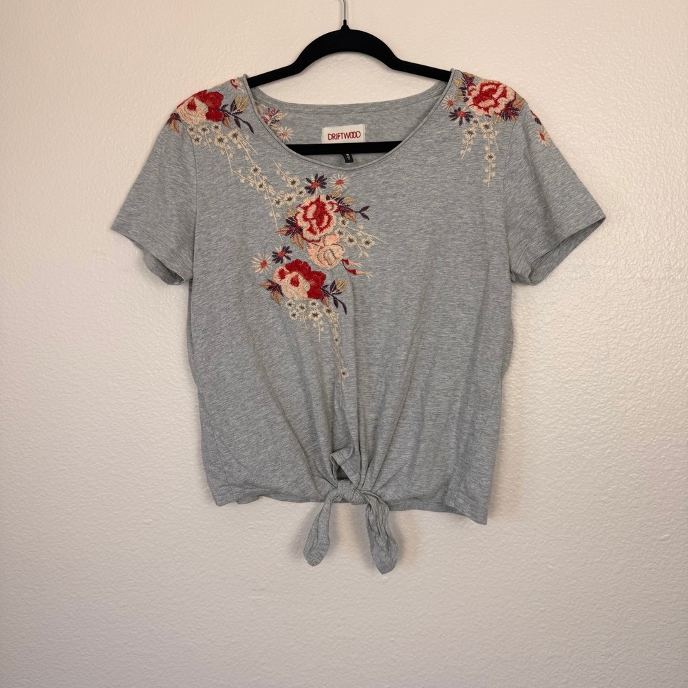 Driftwood Tie Front Tee Women Size M Grey Excellent Floral Embroidered Boho Top - Picture 2 of 9